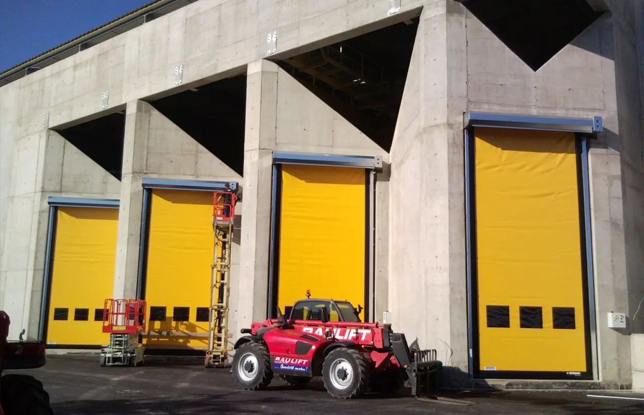 Выезд специалистов «АВ Групп» на объект для ремонта ворот